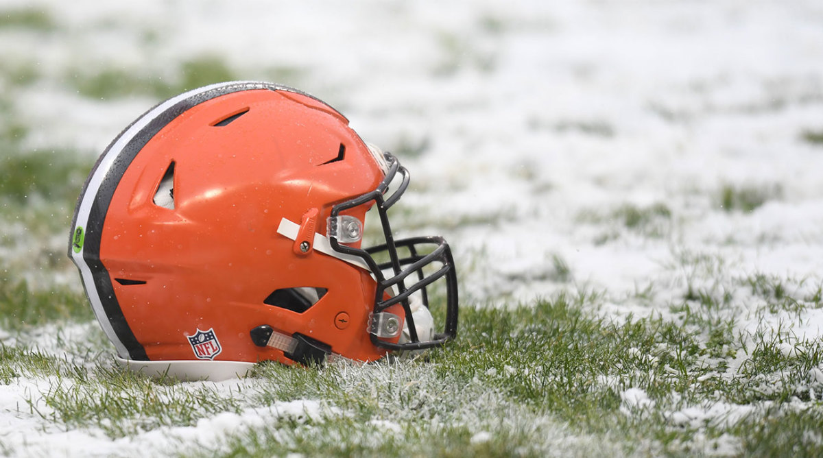 cleveland-browns-helmet-deshaun-watson